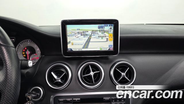 Mercedes-Benz A-Class 2015 — photo 14