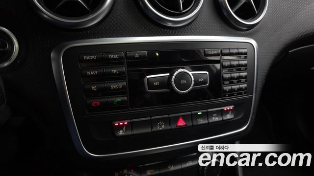 Mercedes-Benz A-Class 2015 — photo 17