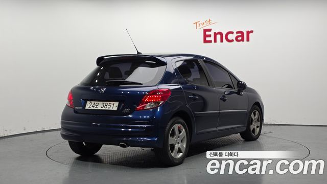 Peugeot 207 2011 — photo 2