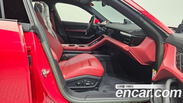Porsche Taycan 2023 — photo 11