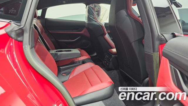 Porsche Taycan 2023 — photo 12