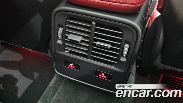 Porsche Taycan 2023 — photo 17