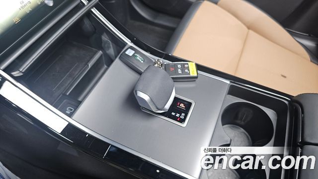 Land Rover Range Rover Velar 2025 — photo 9