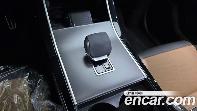 Land Rover Range Rover Velar 2025 — photo 9