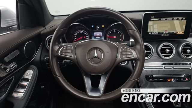 Mercedes-Benz GLC-Class 2018 — photo 19