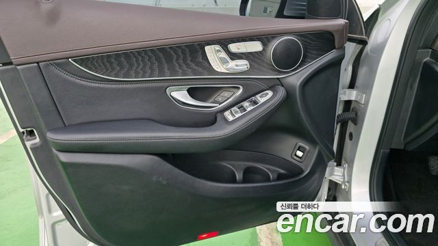 Mercedes-Benz GLC-Class 2018 — photo 14
