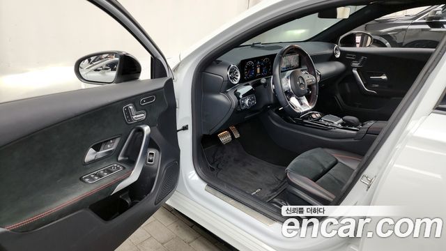 Mercedes-Benz A-Class 2022 — photo 10