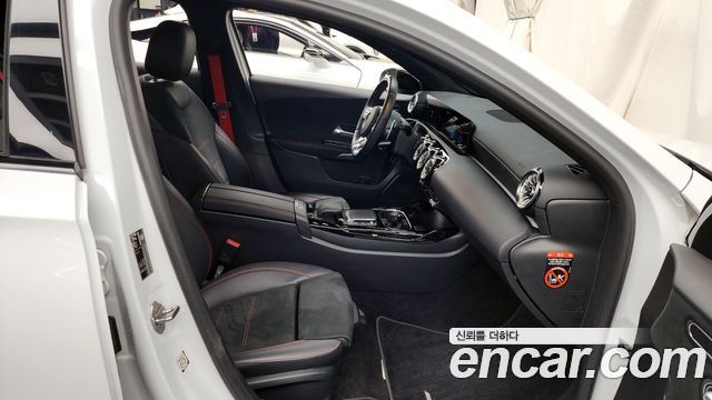 Mercedes-Benz A-Class 2022 — photo 11