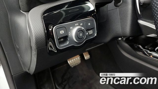 Mercedes-Benz A-Class 2022 — photo 17