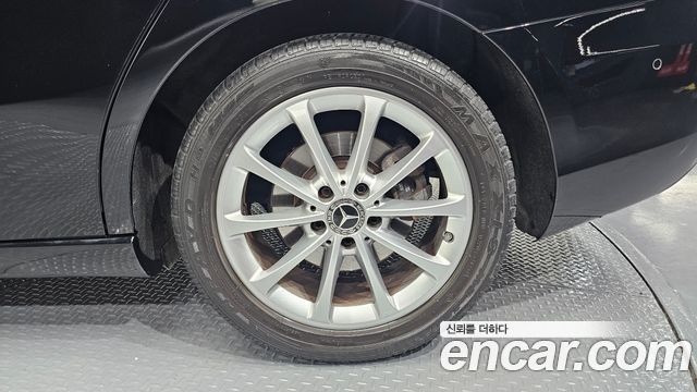 Mercedes-Benz A-Class 2020 — photo 5