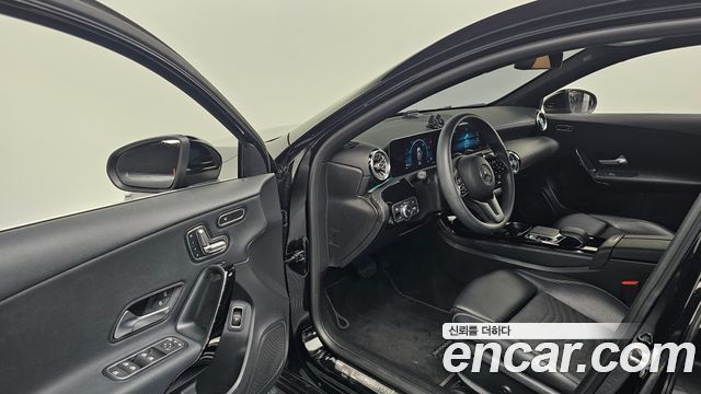 Mercedes-Benz A-Class 2020 — photo 10
