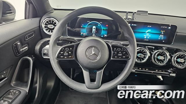 Mercedes-Benz A-Class 2020 — photo 13