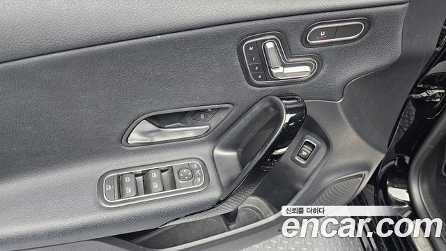 Mercedes-Benz A-Class 2020 — photo 15