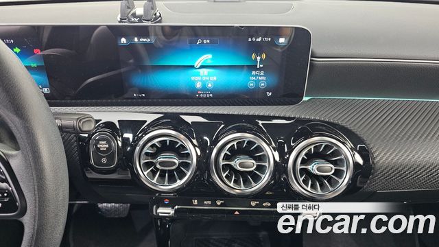 Mercedes-Benz A-Class 2020 — photo 16