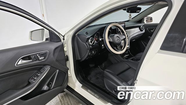 Mercedes-Benz GLA-Class 2019 — photo 11