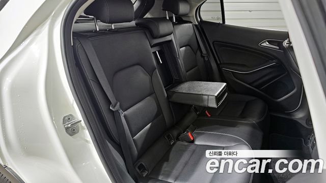 Mercedes-Benz GLA-Class 2019 — photo 12