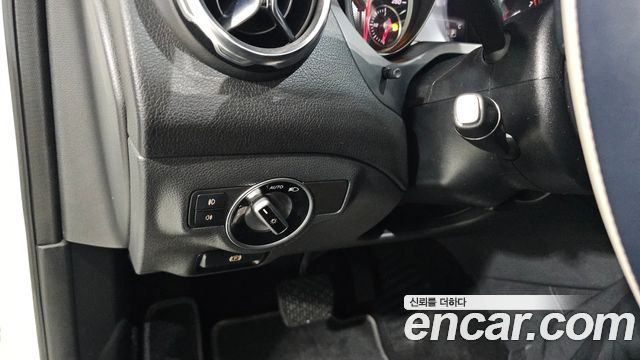 Mercedes-Benz GLA-Class 2019 — photo 14