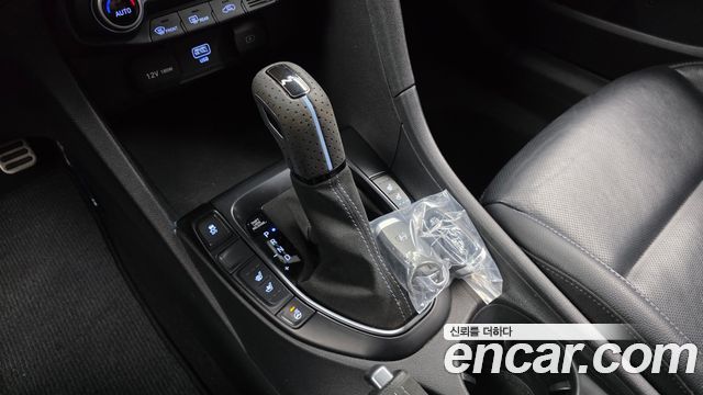 Hyundai Veloster 2022 — photo 9