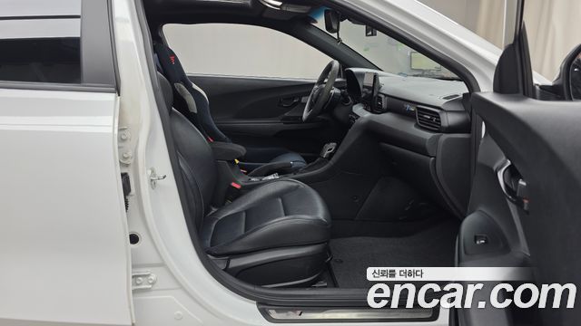 Hyundai Veloster 2022 — photo 11