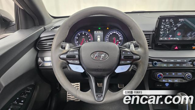 Hyundai Veloster 2022 — photo 13