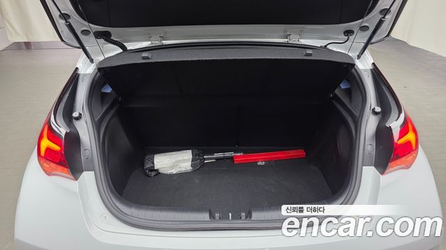 Hyundai Veloster 2022 — photo 20