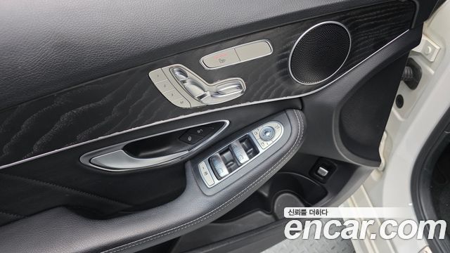 Mercedes-Benz C-Class 2017 — photo 14