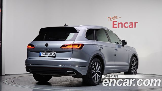Volkswagen Touareg 2021 — photo 2