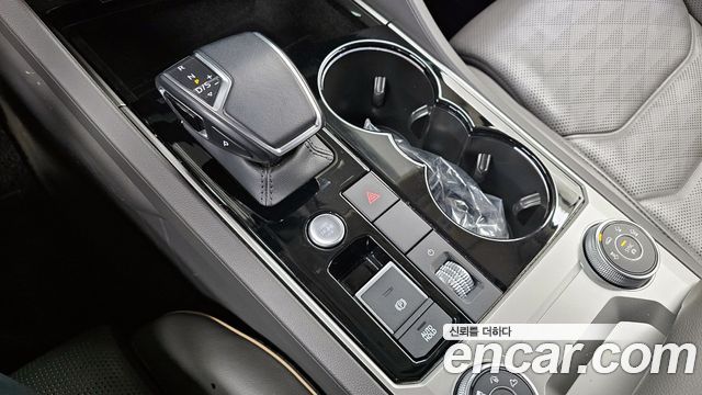 Volkswagen Touareg 2021 — photo 9