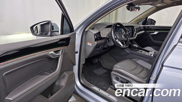 Volkswagen Touareg 2021 — photo 10