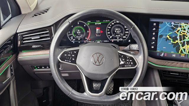 Volkswagen Touareg 2021 — photo 13