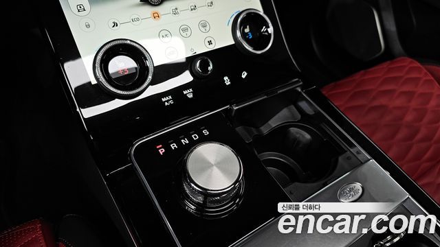 Land Rover Range Rover Velar 2019 — photo 9