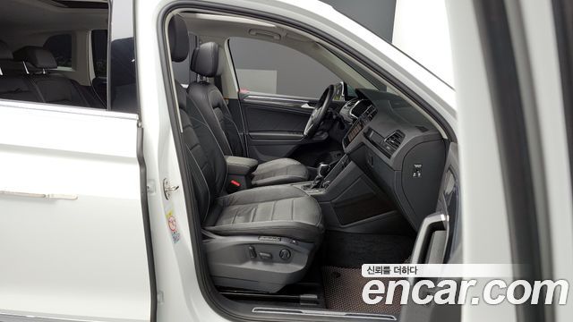 Volkswagen Tiguan 2021 — photo 11