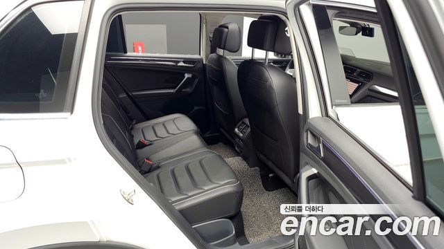 Volkswagen Tiguan 2021 — photo 12