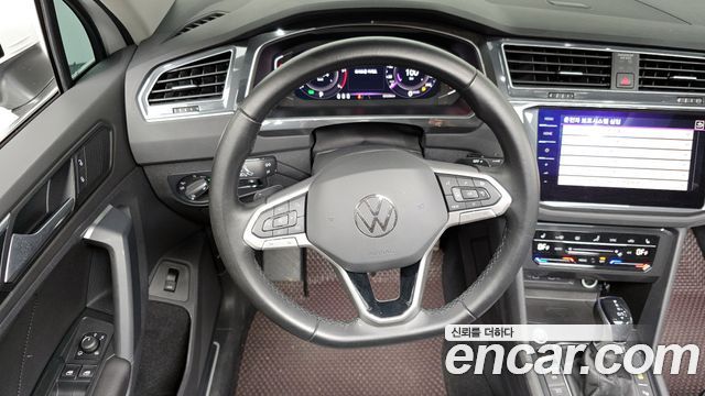 Volkswagen Tiguan 2021 — photo 13
