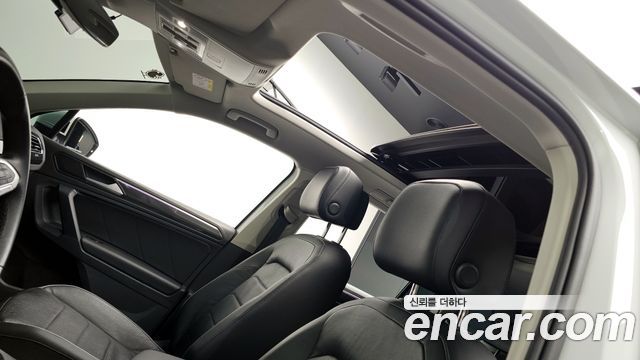 Volkswagen Tiguan 2021 — photo 19
