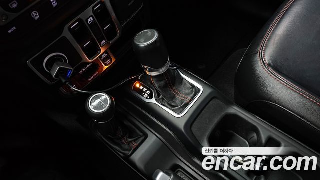 Jeep Wrangler 2021 — photo 9
