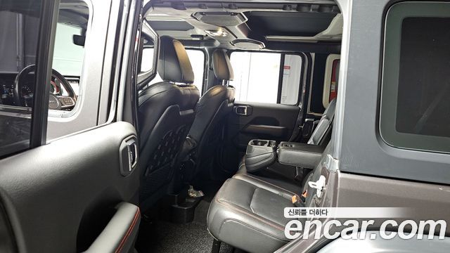 Jeep Wrangler 2021 — photo 11