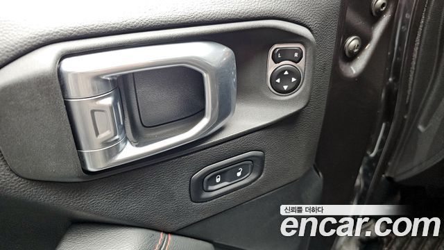 Jeep Wrangler 2021 — photo 14