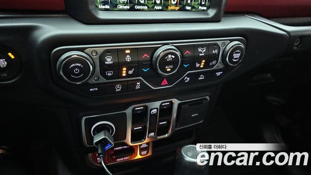 Jeep Wrangler 2021 — photo 17