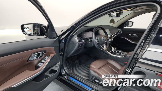 BMW 3-Series 2022 — photo 10