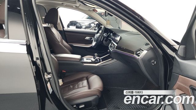 BMW 3-Series 2022 — photo 11