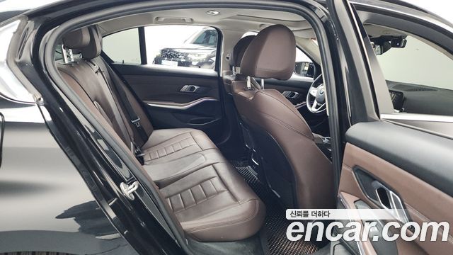 BMW 3-Series 2022 — photo 12