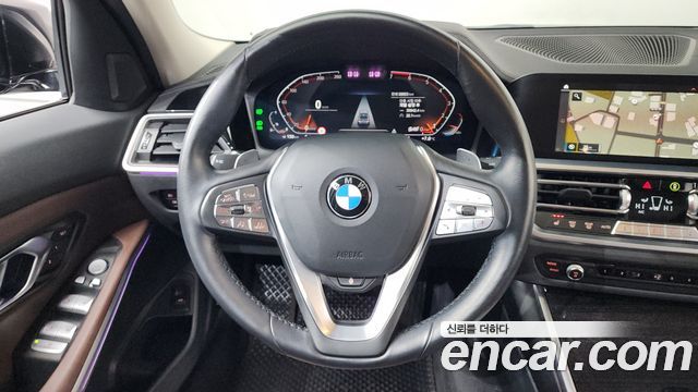 BMW 3-Series 2022 — photo 13