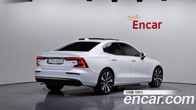 Volvo S60 2025 — photo 2