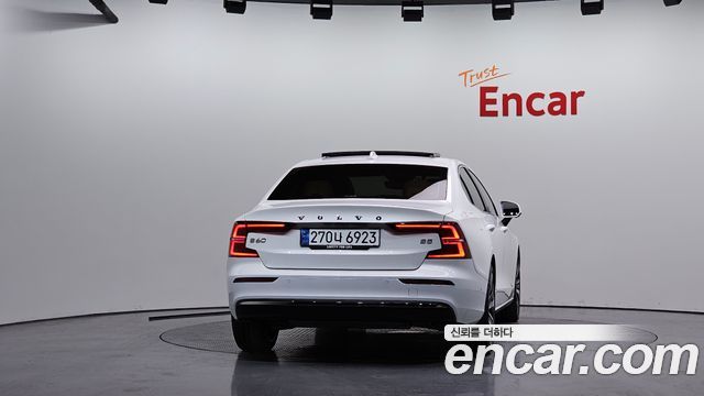Volvo S60 2025 — photo 4