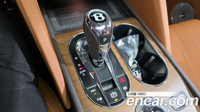 Bentley Bentayga 2023 — photo 9
