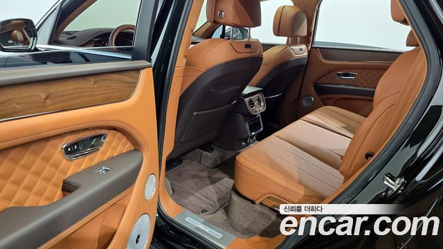 Bentley Bentayga 2023 — photo 11
