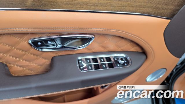 Bentley Bentayga 2023 — photo 14