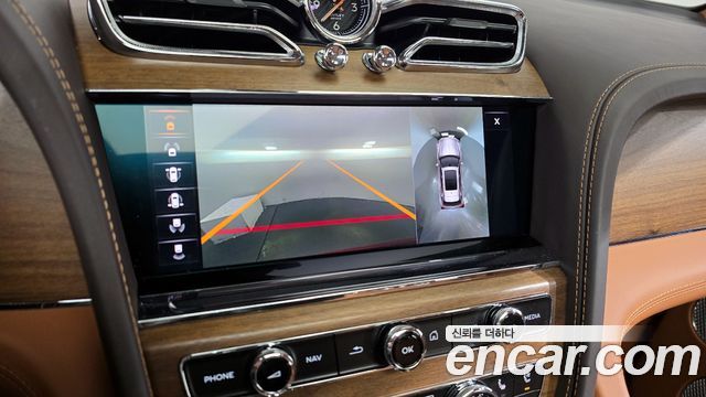 Bentley Bentayga 2023 — photo 17