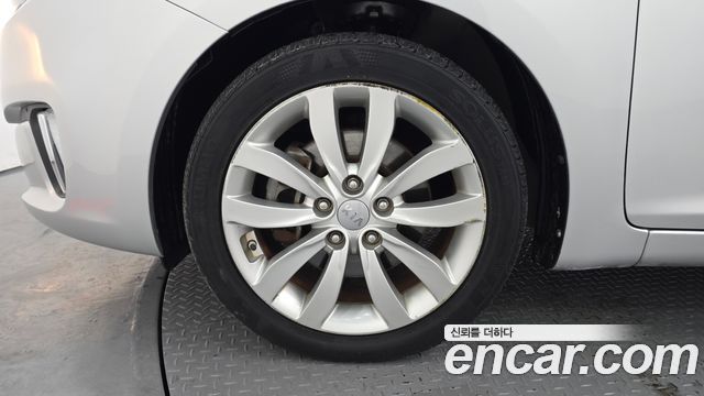 Kia Carens 2014 — photo 5